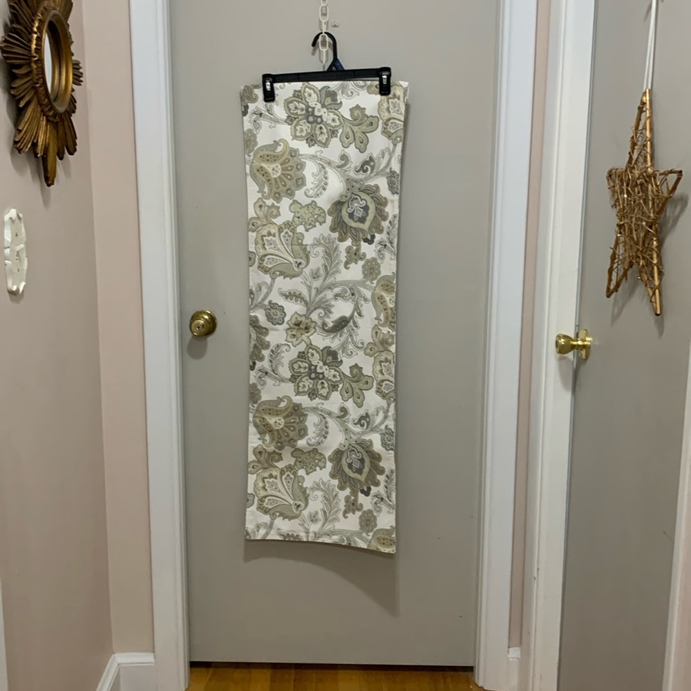 Tommy Hilfiger Paisley Design Table Runner